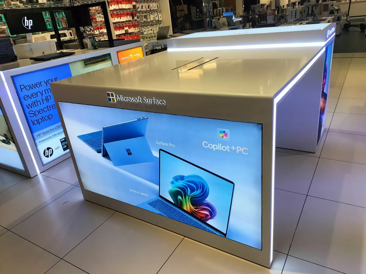 Fabricated display unit built in Dubai (11)