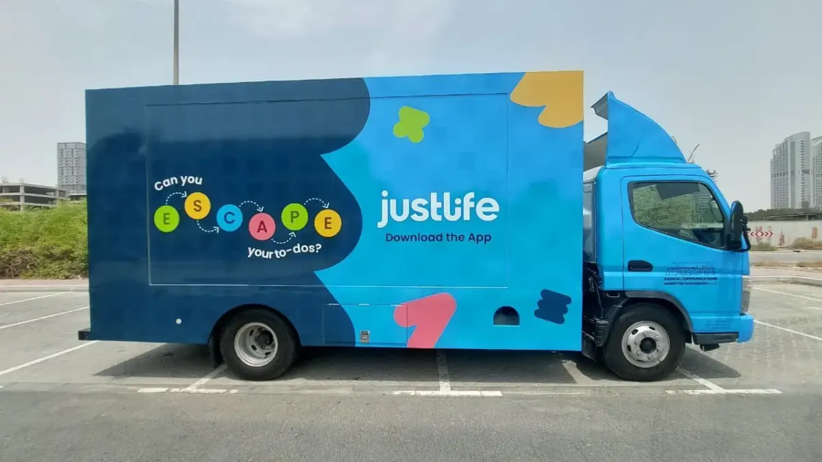Mobile activation truck on the road in Dubai (20)
